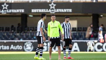 Musto, con Andy y Guerrero tras el choque ante la UD Almería.