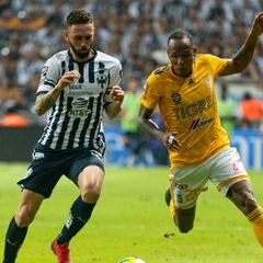 Al final, Miguel Layún si intercambió playera