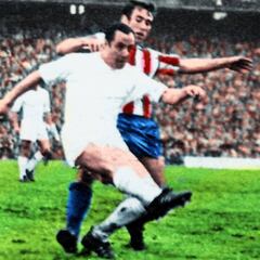 Falleció Veloso, el goleador que eliminó al Ajax de Cruyff