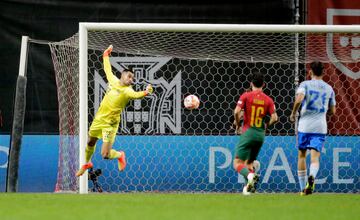 0-1. Diogo Costa no puede evitar que Álvaro Morata marque el primer gol.