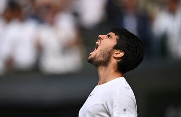 Alcaraz le rompió el saque a Djokovic por segunda vez en el tercer set y lo celebró con rabia, sabiendo que ese punto le acercaba a poner el 2-1 en el marcador.