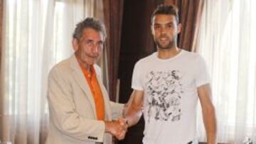 Renovación de Sergio Álvarez.