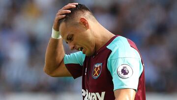 Soccer Football - Premier League - Newcastle United vs West Ham United - Newcastle, Britain - August 26, 2017   West Ham United&#039;s Javier Hernandez looks dejected   REUTERS/Scott Heppell    EDITORIAL USE ONLY. No use with unauthorized audio, video, data, fixture lists, club/league logos or &quot;live&quot; services. Online in-match use limited to 45 images, no video emulation. No use in betting, games or single club/league/player publications. Please contact your account representative for further details.