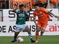 Futbol, Cobreloa vs Santiago Wanderers
Liguilla de asceso 2025.
El jugador de Cobreloa Aldrix Jara controla el balon durante el partido de Liguilla de Ascenso Caixun contra Santiago Wanderers disputado en el estadio Zorro del Desierto, Calama
23/11/2025
Pedro Tapia/Photosport
Football, Cobreloa vs Santiago Wanderers
2025 Promotion Playoffs.
Cobreloa player Aldrix Jara controls the ball during the Caixun Promotion Playoff match against Santiago Wanderers played at the Zorro del Desierto stadium, Calama
23/11/2025
Pedro Tapia/Photosport
