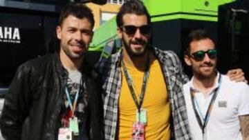 Alc&aacute;cer, Negredo y Javi Fuego vivieron el Gran Premio de Motociclismo en directo en el Circuito Ricardo Tormo.
 