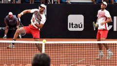 Cabal y Farah avanzan con dificultad a octavos de final en Roland Garros 