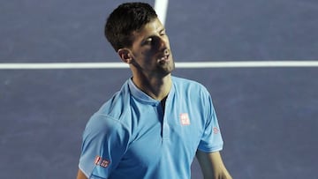 El serbio Novak Djokovic lamenta una jugada ante el australiano Nick Kyrgios, durante el partido de cuartos de final del Abierto Mexicano de Tenis.