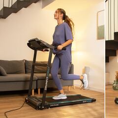 Adiós a entrenar con frío o lluvia: esta cinta de correr de Cecotec es la mejor solución para hacer deporte en casa