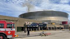 Cerca de las 13 horas, los bomberos de New Orleans recibieron una llamada reportando fuego en el techo del Caesars Super Dome.
