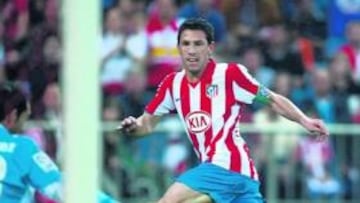 <b>OCASIÓN FALLIDA. </b>Diego López, del Villarreal, despeja una clarísima ocasión de Maxi en el Calderón.