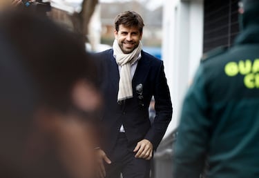 Gerard Piqué a su llegada al Juzgado de Majadahonda.
Un día antes, ha aportado 15 facturas emitidas por Kosmos a la Federación de Fútbol de Arabia Saudí (SAAF) por importe global de 12 millones de euros para acreditar la relación contractual.
