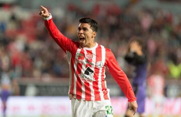 Edson Puch. Futbolista chileno que brilló con su Selección y que fue fichado por el recién ascendido Necaxa. En su segundo torneo en México los goles desaparecieron, pero su calidad no está en tela de juicio. 31 años.