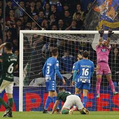 El Depor reconstruye el muro