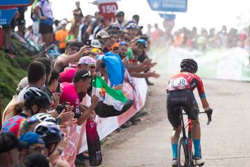 Las mejores imágenes de la etapa con final en Les Praeres