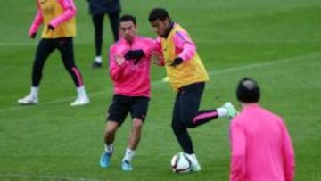 Xavi se entrena sin el alta médica