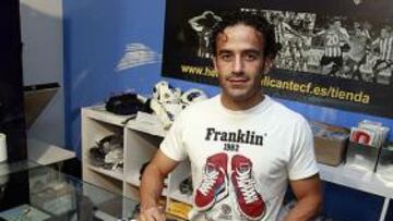 <b>CENTENARIO. </b>El capitán Paco Peña cumple en Santo Domingo 100 partidos con el Hércules.