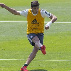 Golazo olímpico de Raúl Jiménez durante práctica del Tri