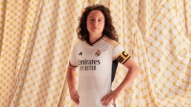 Ivana, con su brazalete de capitana del equipo femenino sección femenina del Real Madrid Club de Fútbol.