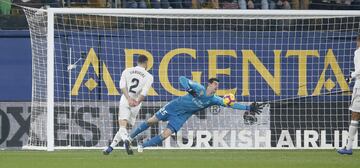 1-0. Courtois en el primer gol de Cazorla.