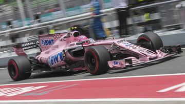 Sepang (Malaysia), 30/09/2017.- French Formula One driver Esteban Ocon of Sahara Force India F1 Team drives in the pit lane during the third practise session for the Malaysian Formula One Grand Prix at the Sepang International Circuit, near Kuala Lumpur, Malaysia, 30 September 2017. The 2017 Formula One Grand Prix of Malaysia will be held on 01 October. (Fórmula Uno, Malasia) EFE/EPA/FAZRY ISMAIL