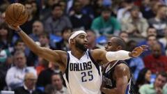 Vince Carter es defendido por Arron Afflalo en el American Airlines Center de Dallas (Texas)