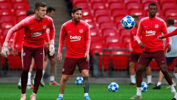Leo Messi encabeza el entrenamiento del Barça en Wembley.
