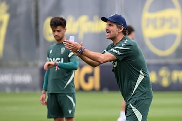 Imanol Idiakez: “Es compatible tener la pelota y encajar poco”