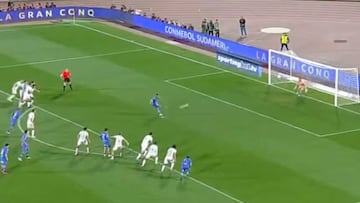 Era uno de los penales más pesados en la historia de la U y Aránguiz respondió así: festejo inolvidable