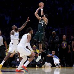 Tatum reina en la locura de Los Ángeles