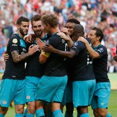 Andrés Guardado luce y sigue acumulando títulos con el PSV