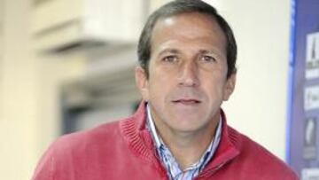 Ángel Torres, presidente del Getafe, aseguró hoy que Víctor Muñoz, entrenador del club madrileño que termina su contrato en el mes de junio, "tiene posibilidades de seguir el año que viene". Para el máximo mandatario de la entidad getafense, el técnico aragonés puede renovar "perfectamente". Asimismo, Ángel Torres señaló que, cuando el Getafe consiga la salvación, se reunirá con el director deportivo (Toni Muñoz) para analizar la situación y decidir si Víctor continúa un año más.