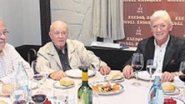 <b>CUMPLEAÑOS FELIZ. </b>Di Stéfano celebró su cumpleaños con sus amigos de toda la vida en el restaurante Asador Imanol.