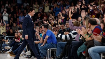 BARCELONA, 30/12/2025.- El entrenador del Barça Xavi Pascual es expulsado del encuentro durante el partido de la jornada 19 de la EuroLiga que Barça y AS Mónaco disputan este martes en el Palau Blaugrana. EFE/Toni Albir