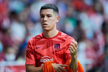 
El Atlético fichó a Nehuén cuando apenas tenía 18 años (Hurlingham, Argentina, 2000) como una apuesta de futuro. De hecho, tras abonar 2 millones por sus derechos, lo dejó cedido unos meses en su equipo. Y luego enlazó cesiones al Famalicão, al Granada y a Udinese, que lo compró en 2021. Nunca llegó a vestir la rojiblanca en partido oficial. Ahora es jugador del Oporto.
