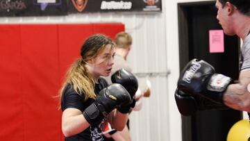 La luchadora de MMA Shalie Lipp, durante un entrenamiento.