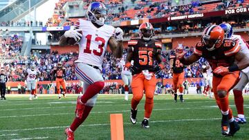 CLEVELAND, OH - NOVEMBER 27: Odell Beckham #13 of the New York Giants scores a second quarter touchdown in front of Jamie Collins #51 and Marcus Burley #26 of the Cleveland Browns at FirstEnergy Stadium on November 27, 2016 in Cleveland, Ohio.   Jason Miller/Getty Images/AFP
 == FOR NEWSPAPERS, INTERNET, TELCOS &amp; TELEVISION USE ONLY ==