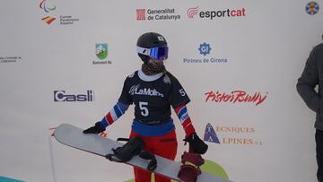 La esquiadora espa?ola Irati Idi芍kez, durante una prueba en los Mundiales de Parasnowboard de La Molina.