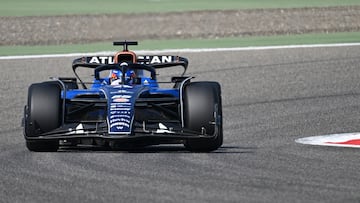 Sainz, con el Willams FW45 de 2023 en el test de Pirelli en Bahréin.