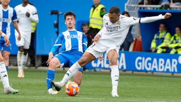 Kylian Mbappé vió la cartulina roja por una dura entrada a destiempo sobre Antonio Blanco.