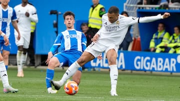 Kylian Mbapp¨¦ vi¨® la cartulina roja por una dura entrada a destiempo sobre Antonio Blanco.