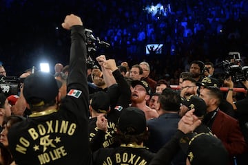 Tras vencer a Golovkin, 'Canelo' Ávarez festejó su triunfo.