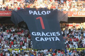 39 años y 2222 días. El portero valenciano se convirtió en leyenda del Sevilla por ser el portero de su mejor época. 2 Copas de la UEFA, 2 Copas del Rey consiguió Palop en Sevilla.