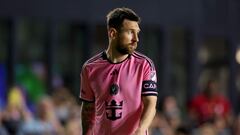 FORT LAUDERDALE, FLORIDA - APRIL 20: Lionel Messi #10 of Inter Miami looks on during the first half against the Nashville SC at DRV PNK Stadium on April 20, 2024 in Fort Lauderdale, Florida.   Megan Briggs/Getty Images/AFP (Photo by Megan Briggs / GETTY IMAGES NORTH AMERICA / Getty Images via AFP)