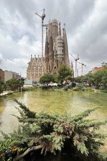 El templo continua en construcción y a día de hoy alcanza una altura de más de 135 metros. Cuando terminen las obras medirá 172 metros y se convertirá en la iglesia más alta del mundo. 

