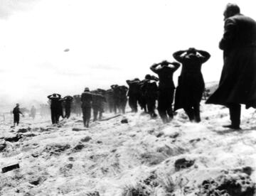 Prisioneros alemanes en Utah Beach, Normandía, Francia, el 6 de junio de 1944.