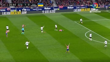 Más debate con el tema VAR: en Valencia están que trinan con el gol anulado a Hugo Duro