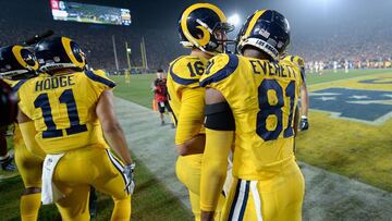 LOS ANGELES, CA - NOVEMBER 19: Quarterback Jared Goff #16 of the Los Angeles Rams celebrates a touchdown by teammate Gerald Everett #81 during the fourth quarter of the game against the Kansas City Chiefs at Los Angeles Memorial Coliseum on November 19, 2018 in Los Angeles, California. Kevork Djansezian/Getty Images/AFP
== FOR NEWSPAPERS, INTERNET, TELCOS & TELEVISION USE ONLY ==