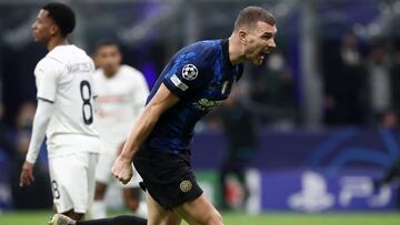MILAN, ITALY - NOVEMBER 24: Edin Dzeko of FC Internazionale celebrates after scoring their side's first goal during the UEFA Champions League group D match between FC Internazionale and Shakhtar Donetsk at Giuseppe Meazza Stadium on November 24, 2021