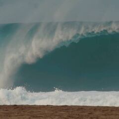 Olas grandes y perfectas en Puerto Escondido durante la cuarentena