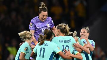 Melbourne (Australia), 31/07/2023.- Australia celebrates the goal of Hayley Raso during the FIFA Women's World Cup 2023 soccer Group B match between Canada and Australia at Melbourne Rectangular Stadium in Melbourne, Australia, 31 July 2023. (Mundial de Fútbol) EFE/EPA/JOEL CARRETT AUSTRALIA AND NEW ZEALAND OUT EDITORIAL USE ONLY
